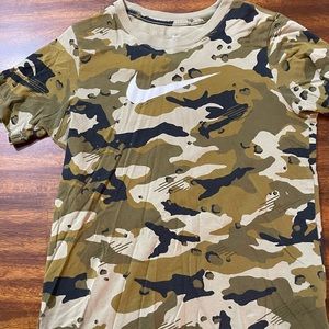Nike T-Shirt size youth large (camo)
